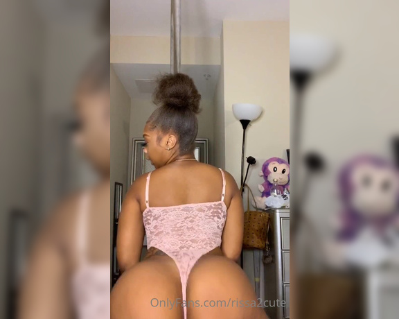 Rissa2cute aka Rissa2cute OnlyFans - A lil morning booty action to start your hump day off right