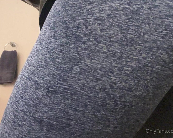 Tara Babcock aka Tarababcock OnlyFans - GUYS! LOOK AT HOW FAT MY ASS LOOKS! I found my new FAVORITE LEGGINGS! OMG, they are SO hot and 1