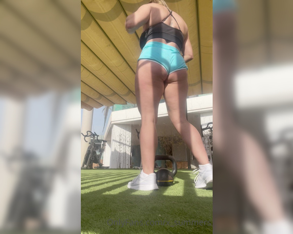 Victoria Summers aka X_summers OnlyFans - Holiday work out