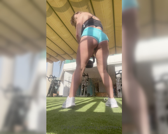 Victoria Summers aka X_summers OnlyFans - Holiday work out