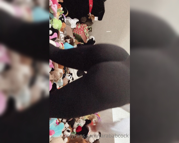 Tara Babcock aka Tarababcock OnlyFans - A better quality closer up plushie twerk to make you smile this Tuesday evening!