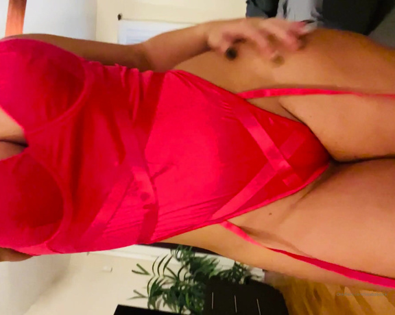 Tara Babcock aka Tarababcock OnlyFans - BEHIND THE SCENES! ) Look at them titties! Just some random stuff and also my outfit for Waste Man 1