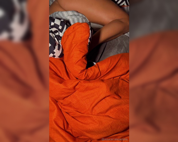 Azucar Alejandra aka Azucaralejandra OnlyFans - Este video es real , as despierto en las maanas , tu que haras