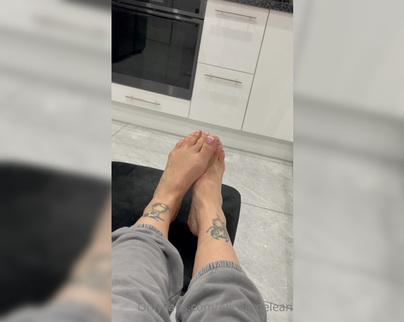 Alice Ardelean aka Aliceardelean OnlyFans - In love with my toes they so smooth and cute they would wrap around your dick so perfectly