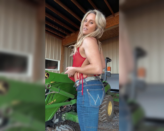 Bailey Brewer aka Baileybrews OnlyFans - Start the year with a Deere