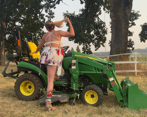 Bailey Brewer aka Baileybrews OnlyFans - It’s Strip Saturday My 1025r might not be as big as the ones owned by the farms around me, but she’