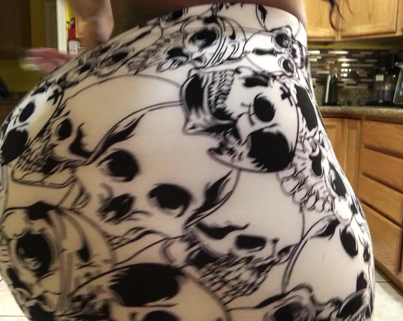 Cherokee D Ass aka Cherokeedass OnlyFans - I love skulls don’t you remember to get my xxxx Snapchat or buy my worn panties Message me for more