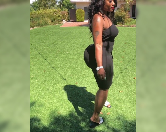 Cherokee D Ass aka Cherokeedass OnlyFans - Request of a Membef Cherokee Walkaway Outside Sexy Outfit