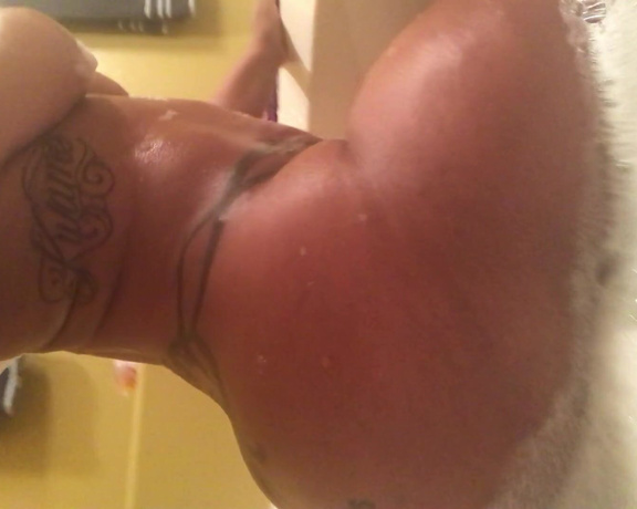 Cherokee D Ass aka Cherokeedass OnlyFans - Tub ass pussy wanna see more join my xxxx Snapchat message me for more info