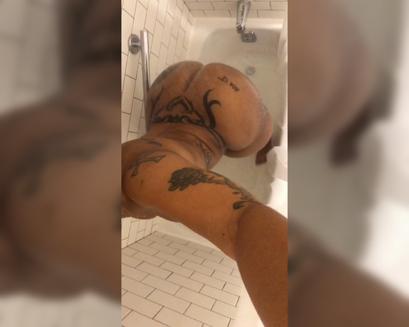 Cherokee D Ass aka Cherokeedass OnlyFans - Request of a member Cherokee shower Booty Shake