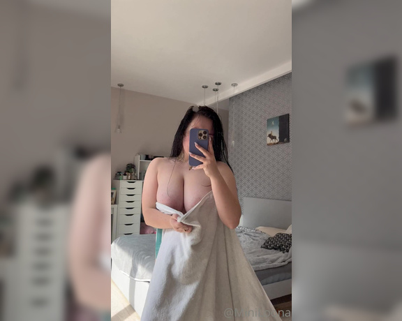 Mini Loonaa aka Miniloonaa OnlyFans - Freshly out od the shower 12