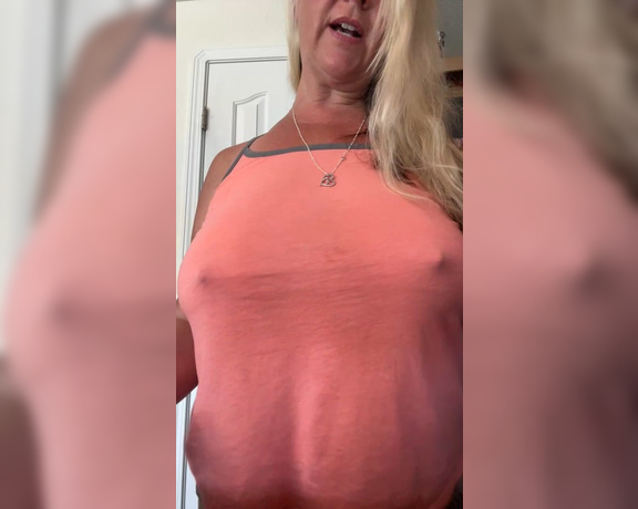 Nita Marie aka Mamanita OnlyFans - Who’s online and horny by hard nipples