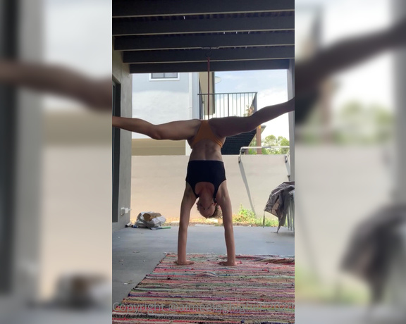 Aimee aka Aimeeinghigher OnlyFans - Welcome to Aimee’s study life  constantly taking handstand practise breaks because I can’t sit