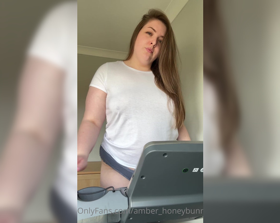Amber Louise OnlyFans aka Amber_honeybunny OnlyFans - Hi neighbour I hope Ill be running through your mind all day