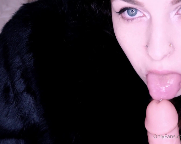 Dawn Willow aka Dawnwillow OnlyFans - Pussy n ass fucking while wearing a furcoat