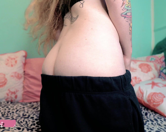 Delphoxi VIP aka Delphoxi OnlyFans - Showing off this booty!