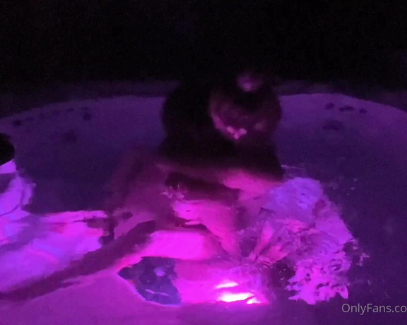 Diana and Damien aka Softgirldiana OnlyFans - #155  HOT TUB KISSES The first 16 minutes of this video are split between making out in the hot tub