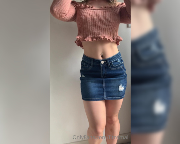 Lily aka Fitnsmall OnlyFans - I just wanted to flash the neighbours