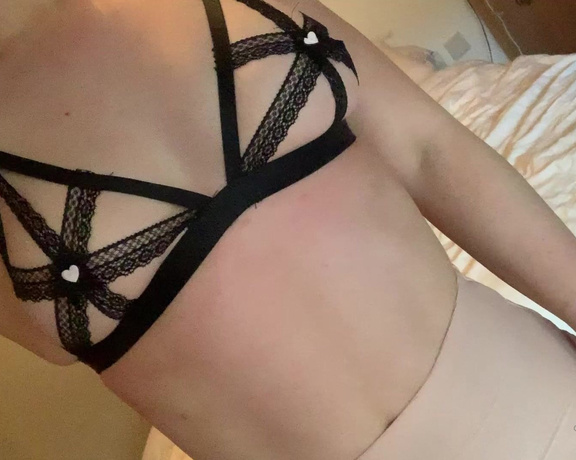 Lily aka Fitnsmall OnlyFans - Private message me if you want more