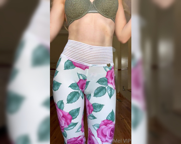 Blonde Mel aka Blondemel OnlyFans - Are these leggings acceptable for the grocery store