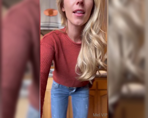 Blonde Mel aka Blondemel OnlyFans - What’s hiding under my sweater