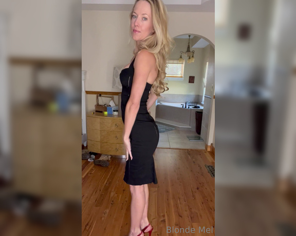 Blonde Mel aka Blondemel OnlyFans - Full Strip Friday! I hope you have a great Friday and weekend!