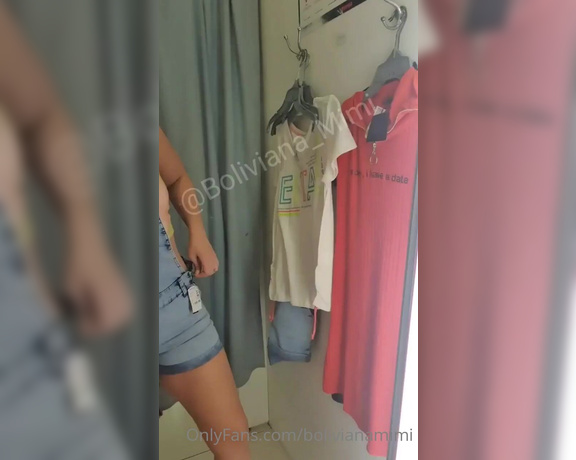 Mimi Boliviana aka Bolivianamimi OnlyFans - Buying clothes and showing my ass