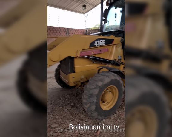 Mimi Boliviana aka Bolivianamimi OnlyFans - Can u tear my ass on the backhoe Give me a tip if you want to receive this video Y si me romp