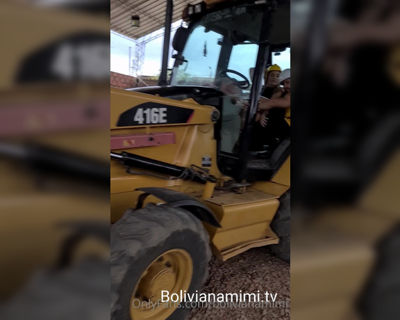 Mimi Boliviana aka Bolivianamimi OnlyFans - Can u tear my ass on the backhoe Give me a tip if you want to receive this video Y si me romp