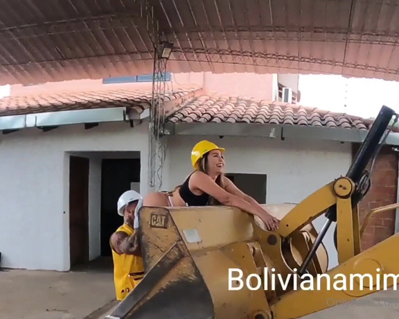Mimi Boliviana aka Bolivianamimi OnlyFans - Fuck my ass on the backhoe Give me a tip so I send you this video for free Cogeme en la Ret