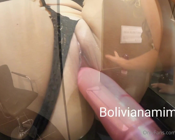 Mimi Boliviana aka Bolivianamimi OnlyFans - Hacia mucho tiempo que no usaba mi maquina de sexo me hace venirme muy rico A mt tempo