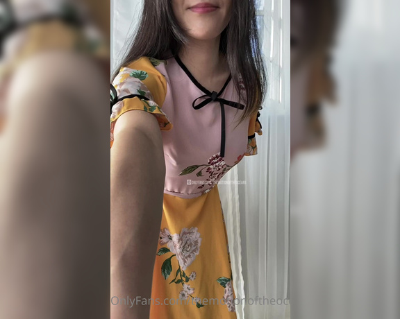 themotionoftheocean1 aka Themotionoftheocean1 OnlyFans - I promise to never wear a pantie or bra under my dress Take me on a date like this Tags sundress