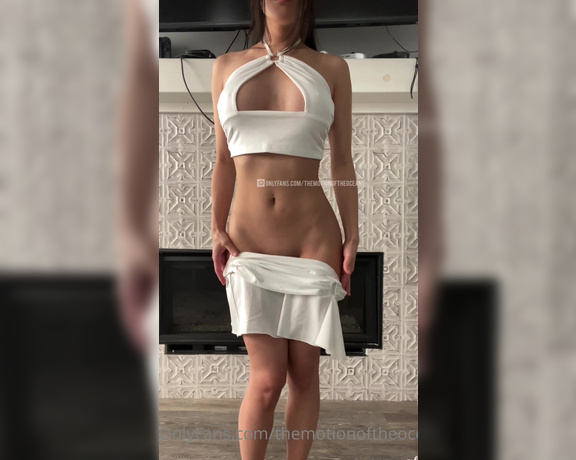 themotionoftheocean1 aka Themotionoftheocean1 OnlyFans - 11 min 26 s I thought id try on some of my new favorite outfits just so I can strip it off & tease