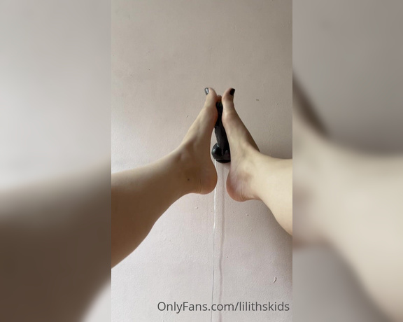 Lilithskids aka Lilithskids OnlyFans - Want to crushed under my feet #footjob