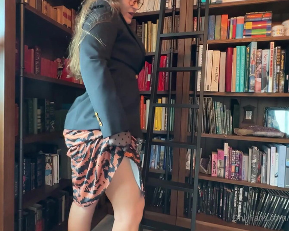 Dani Daniels aka Akadanidaniels OnlyFans - I see you are reading a sexy book I like nerdy guys that read sexy books It turns me on and makes