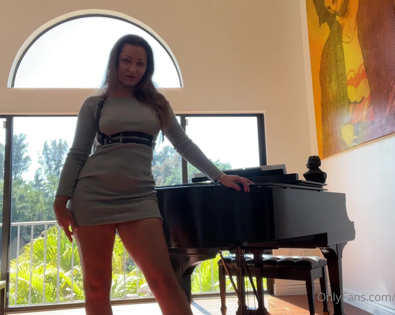 Dani Daniels aka Akadanidaniels OnlyFans - Lets play a gameI am going to tease you and you are going to beg me to let you touch yourself!!!