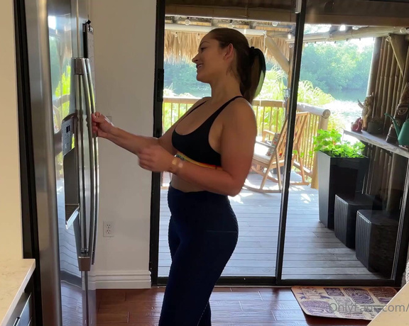 Dani Daniels aka Akadanidaniels OnlyFans - I think these new leggings are good for my assthey get me fucked really good and a BIG creampie!!