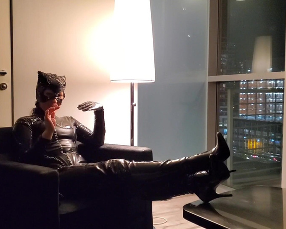 Dani Daniels aka Akadanidaniels OnlyFans - Check your DMs to unlock this cosplay video!!! Catwoman drains the Batman!