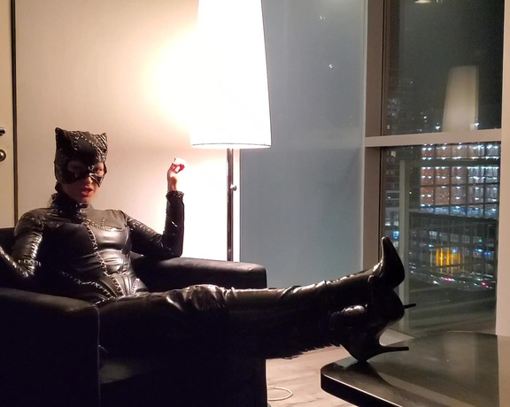 Dani Daniels aka Akadanidaniels OnlyFans - Check your DMs to unlock this cosplay video!!! Catwoman drains the Batman!