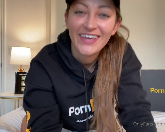 Dani Daniels aka Akadanidaniels OnlyFans - Ohhhhlook what I found in my Pornhub box of FUN for hitting 500,000 subscribers!!!! I want to cum