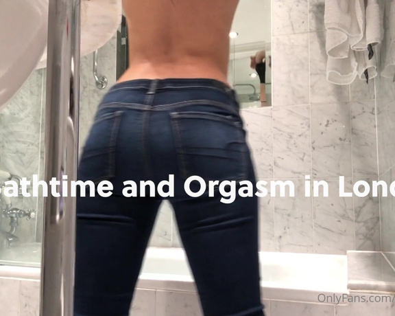 Dani Daniels aka Akadanidaniels OnlyFans - I love a good bath with a good orgasmespecially if I know you are watching and masturbating
