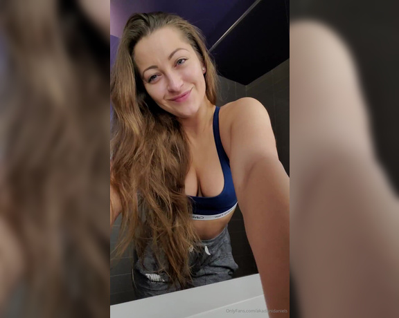Dani Daniels aka Akadanidaniels OnlyFans - Cum join me in the bath!!!! I get so wet!!!! In many ways )!!!!! Check your DMs to join me for some