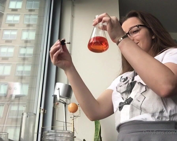 Dani Daniels aka Akadanidaniels OnlyFans - I love science and squirting orgasms, so lets see what happens when I try to use science to squirt!