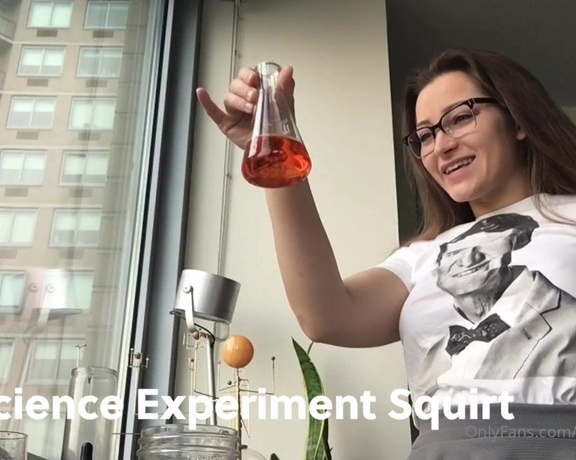 Dani Daniels aka Akadanidaniels OnlyFans - I love science and squirting orgasms, so lets see what happens when I try to use science to squirt!