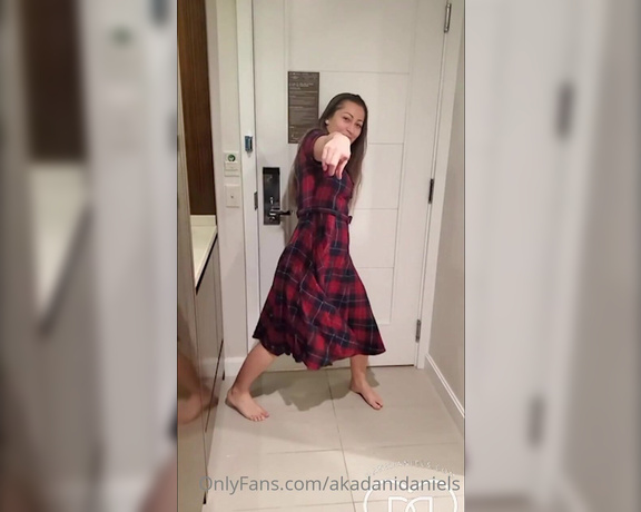 Dani Daniels aka Akadanidaniels OnlyFans - YO YO YO Cribs Texasand I am going to get FUCKED good in the shower of this Texas hotel room