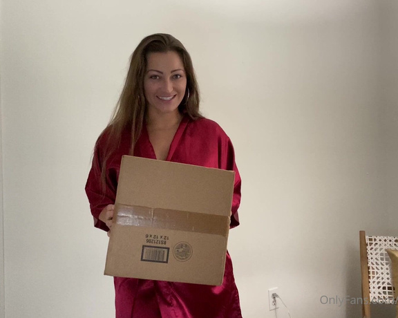 Dani Daniels aka Akadanidaniels OnlyFans - So the boys at Brazzers sent me a lot of cool swags I am not on their social media platform Brazzer
