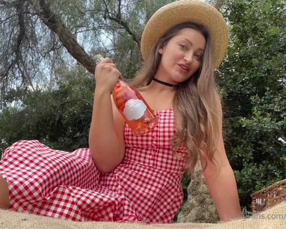 Dani Daniels aka Akadanidaniels OnlyFans - I like outdoors Do you want to go on a picnic with methe Dani way Check the preview then 1