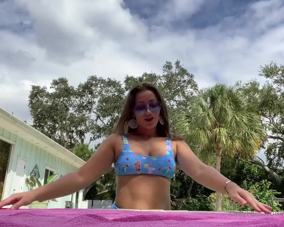 Dani Daniels aka Akadanidaniels OnlyFans - Do you want to join me in the pool for some fun I know we are in public but I like to have fun