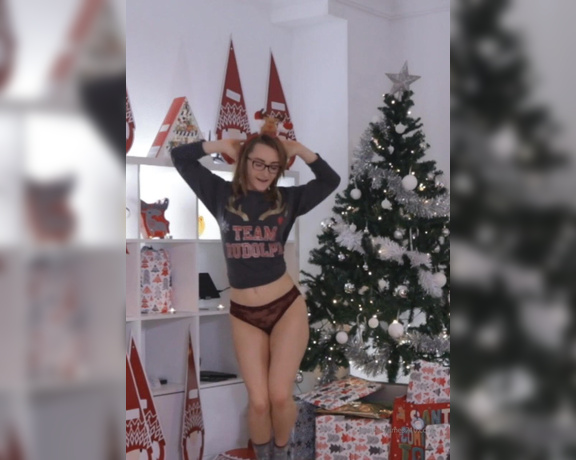 Hannah James aka Hannahjames710 OnlyFans - Too cute for the naughty list