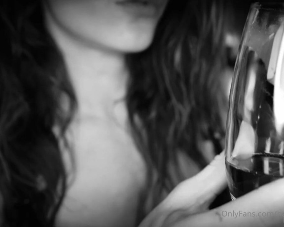Hannah James aka Hannahjames710 OnlyFans - A black and white tease with nails & champagne!